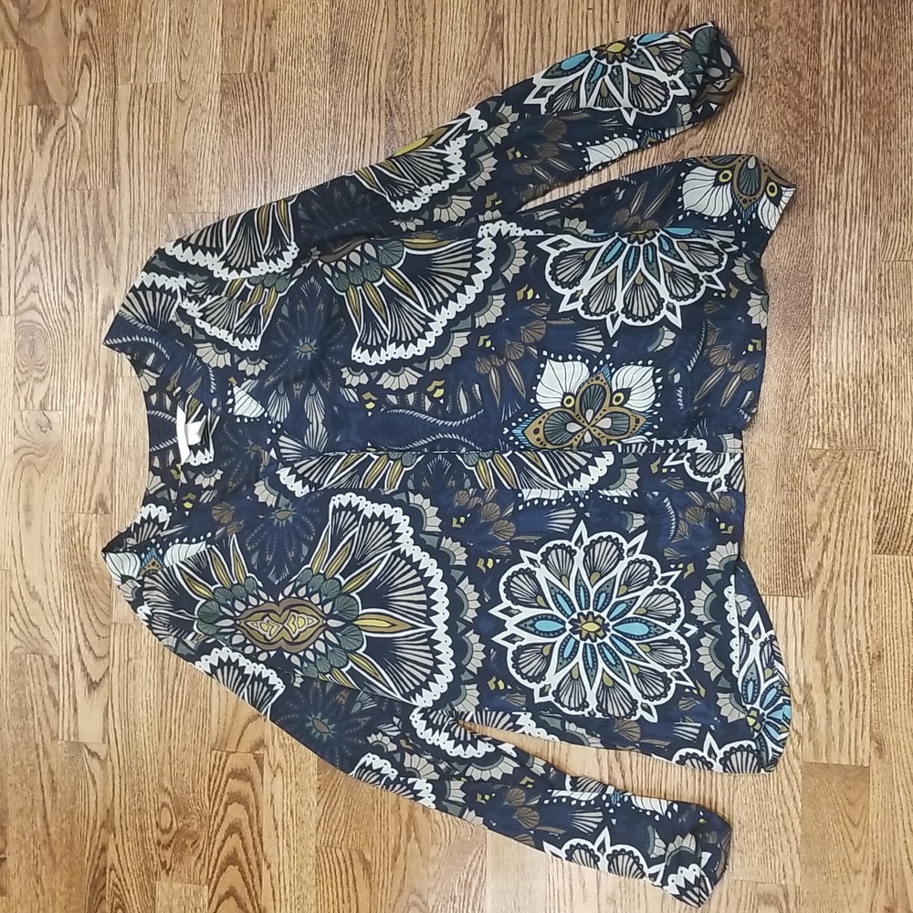 (4) H&M Abstract Flowing Sheer Blouse Art Deco Graphic Business Casual
